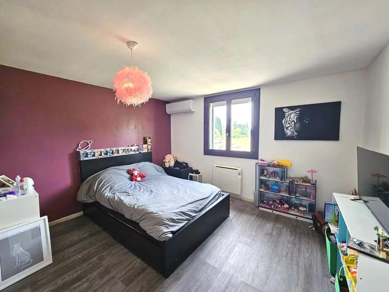 Maison - 230 m² - 8 pièces