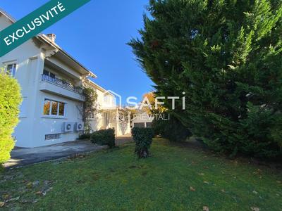 Maison - 299 m² - 12 pièces