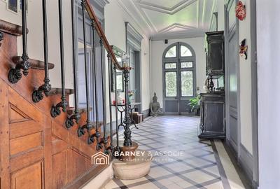 Maison - 440 m² - 12 pièces