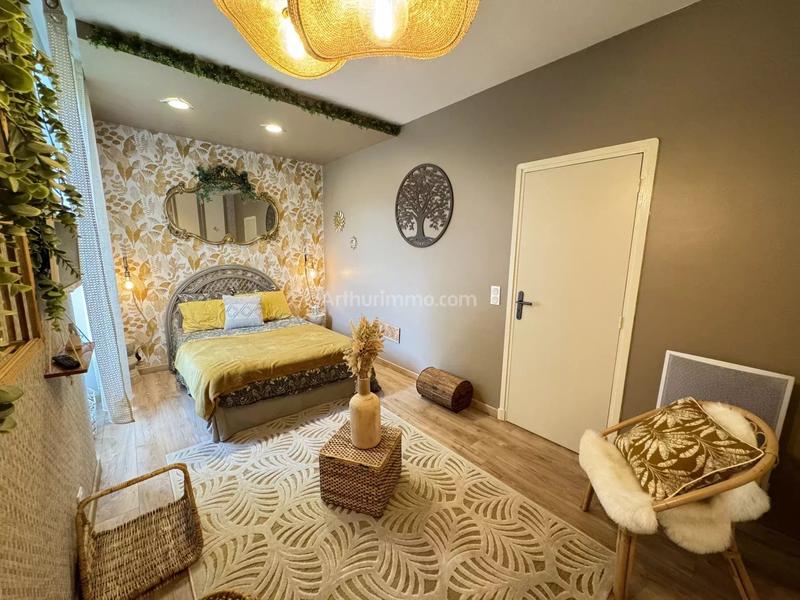 Maison - 230 m² - 8 pièces