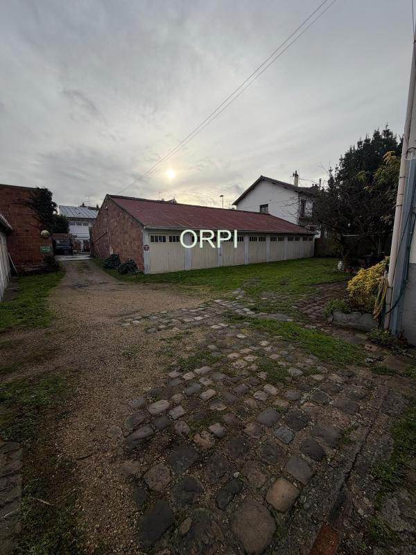 Maison - 221 m² - 5 pièces