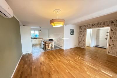 Appartement - 80 m² - 3 pièces