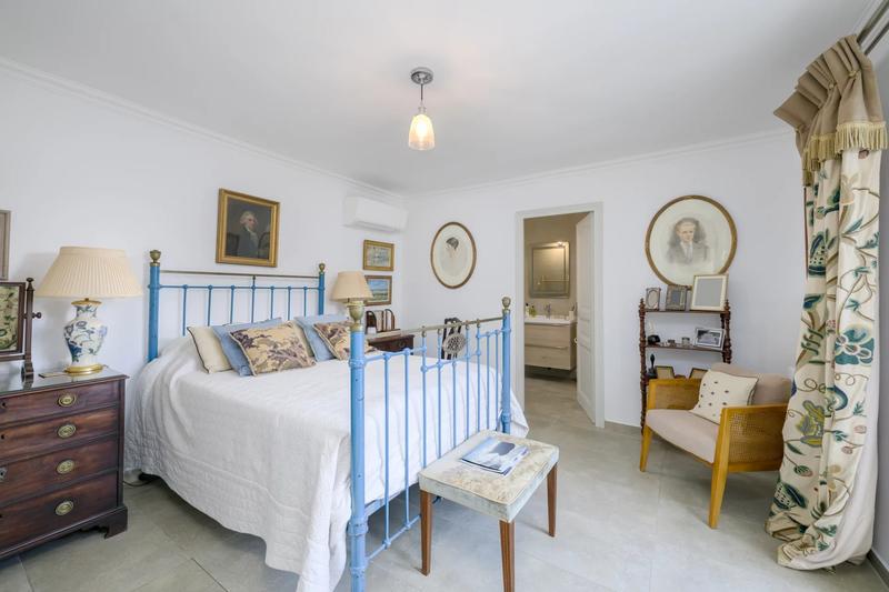 Maison - 228 m² - 8 pièces