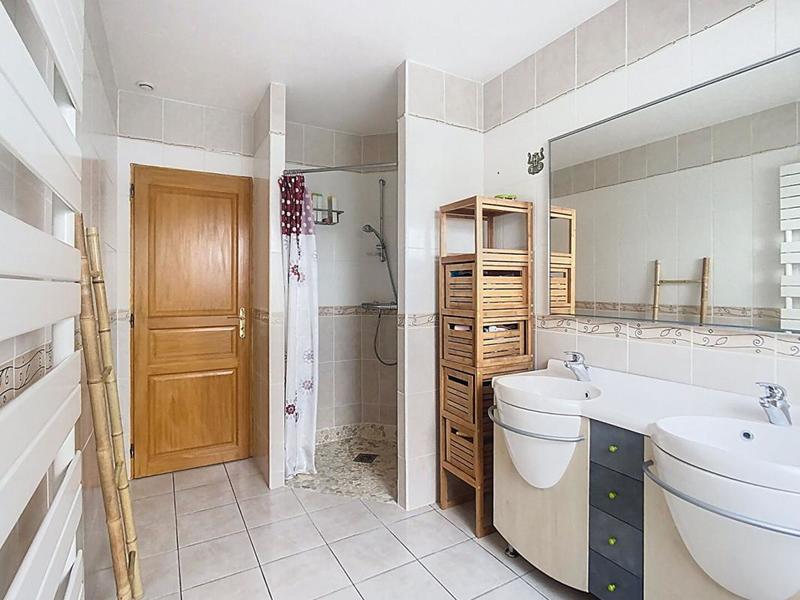 Maison - 180 m² - 7 pièces