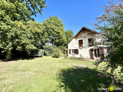 Maison traditionnelle - 263 m² - 11 pièces