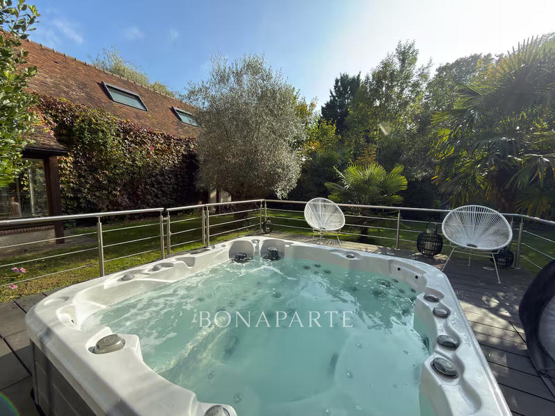 Maison - 367 m² - 16 pièces