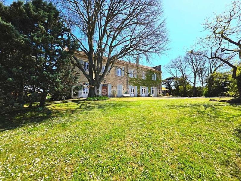 Maison - 387 m² - 10 pièces