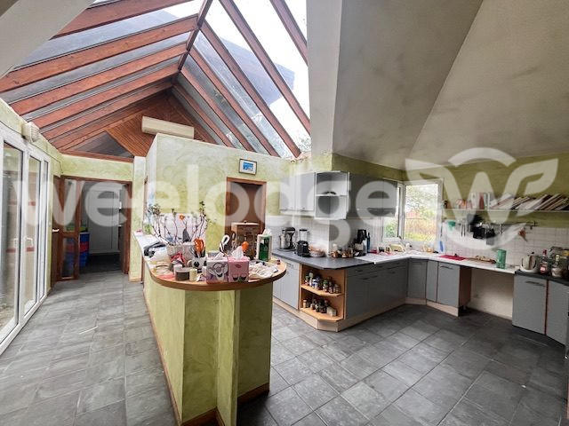 Maison - 320 m² - 12 pièces