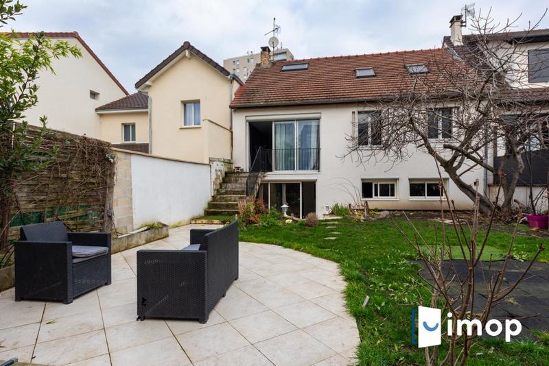 Maison - 220 m² - 8 pièces