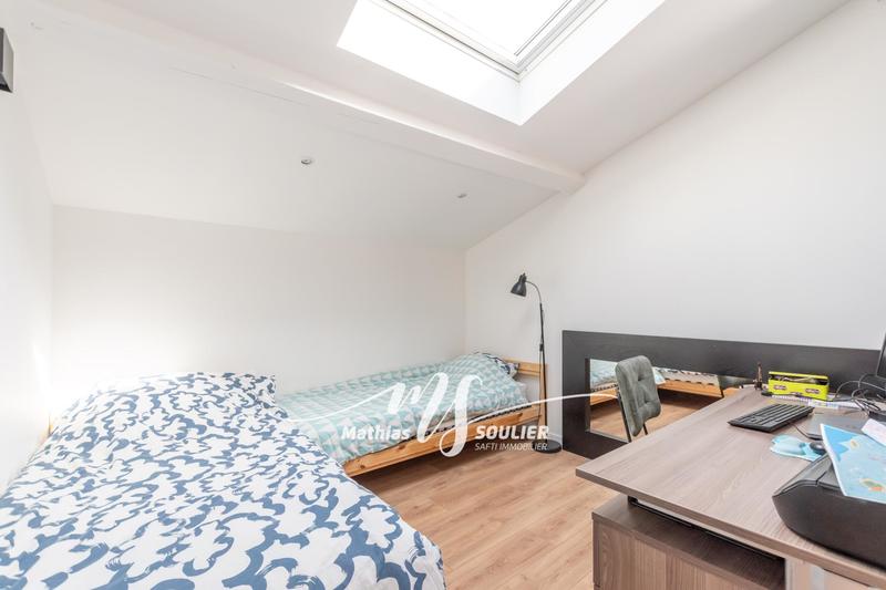 Maison - 240 m² - 9 pièces