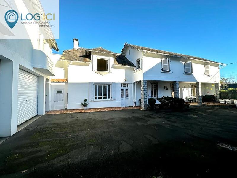 Maison - 338 m² - 13 pièces