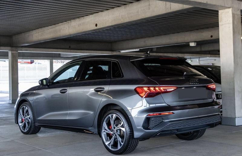 Audi A3 sportback 45 TFSIe 245 s-Line / Toit Ouvrant Matrix Led Sieges Elec Aff Tete Haute Regulateur de Distance