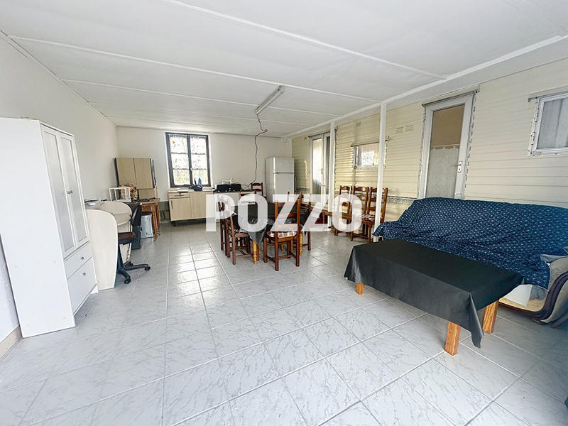 Maison - 305 m² - 13 pièces