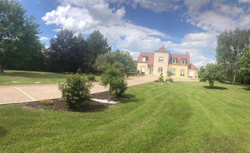 Maison traditionnelle - 180 m² - 8 pièces