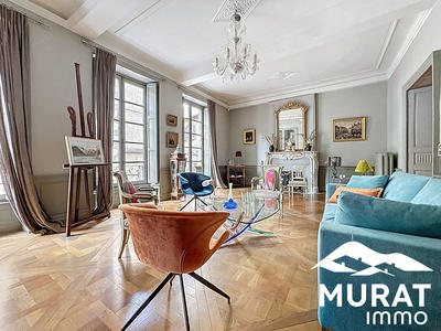 Appartement - 240 m² - 7 pièces