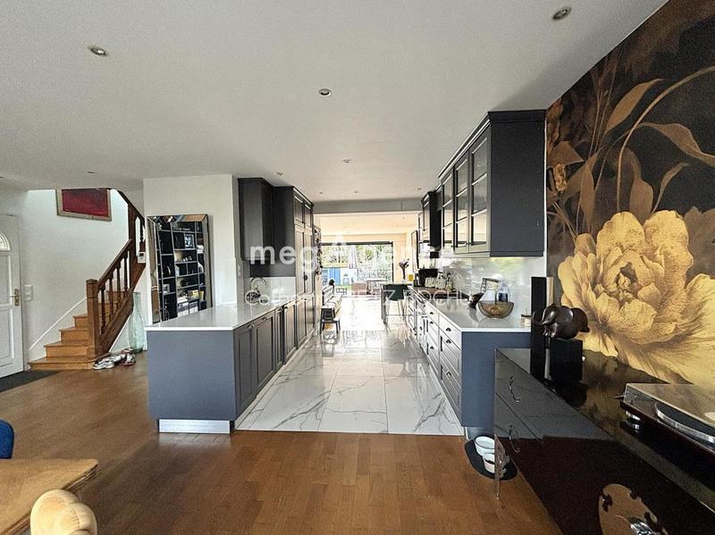 Maison - 143 m² - 7 pièces