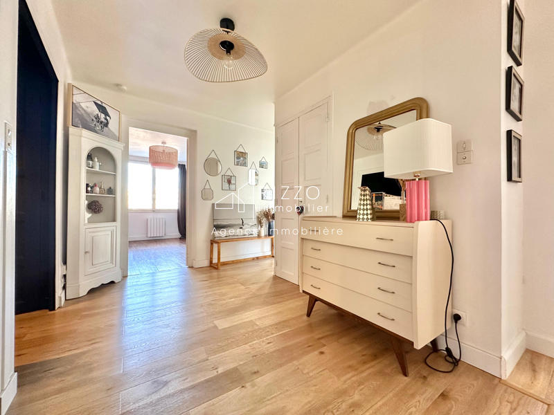 Appartement - 133 m² - 6 pièces