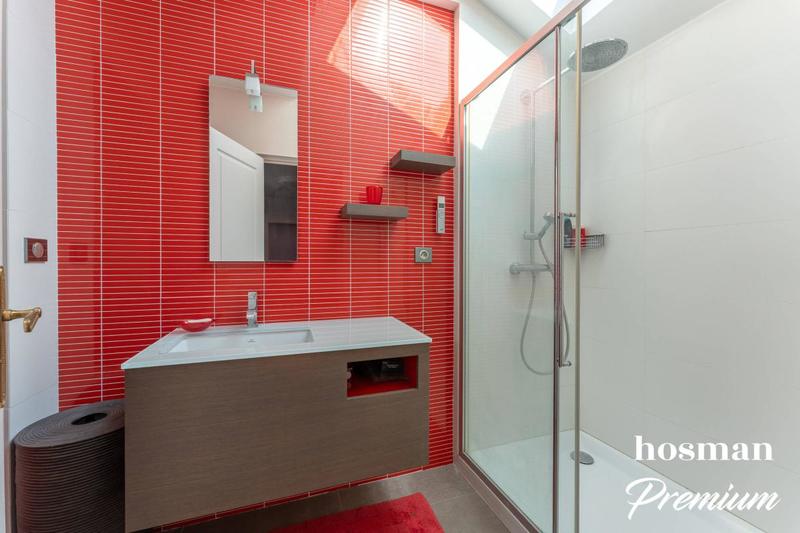 Maison - 215 m² - 8 pièces