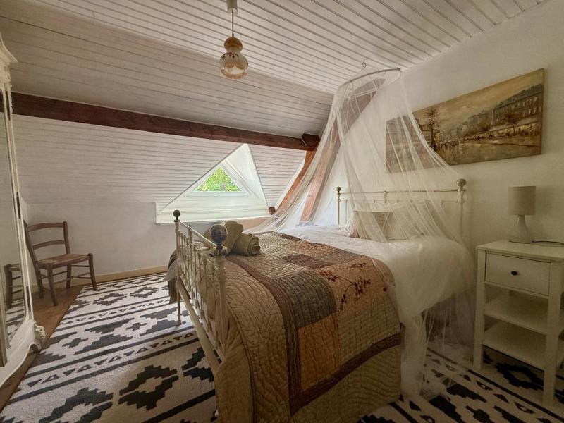 Propriété - 280 m² - 15 pièces