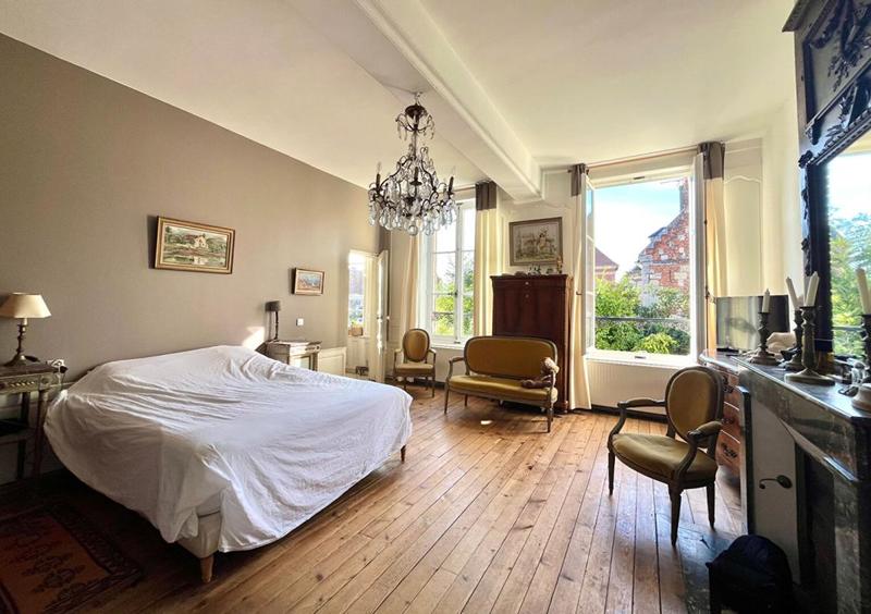 Propriété - 288 m² - 10 pièces