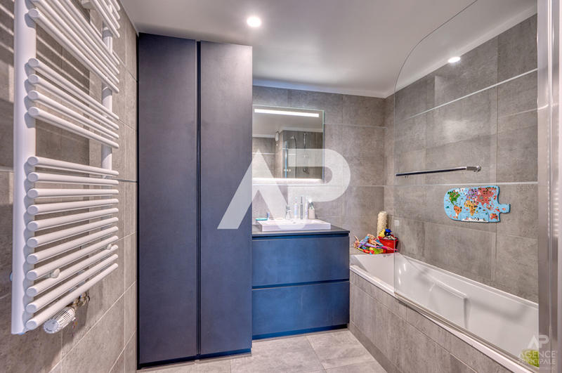 Appartement - 85 m² - 4 pièces