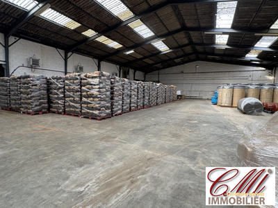 Entrepôt - 2 250 m²