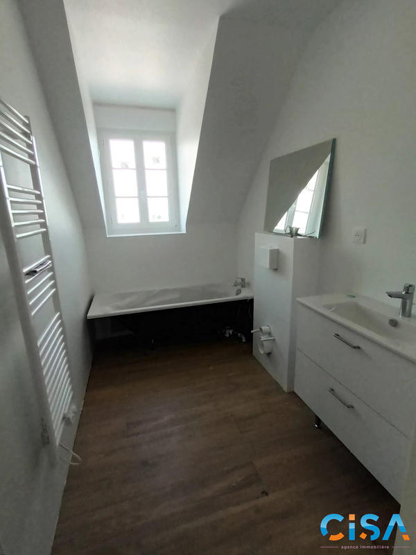 Maison traditionnelle - 85 m² - 4 pièces