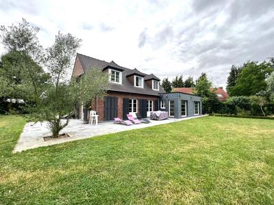 Maison - 300 m² - 9 pièces