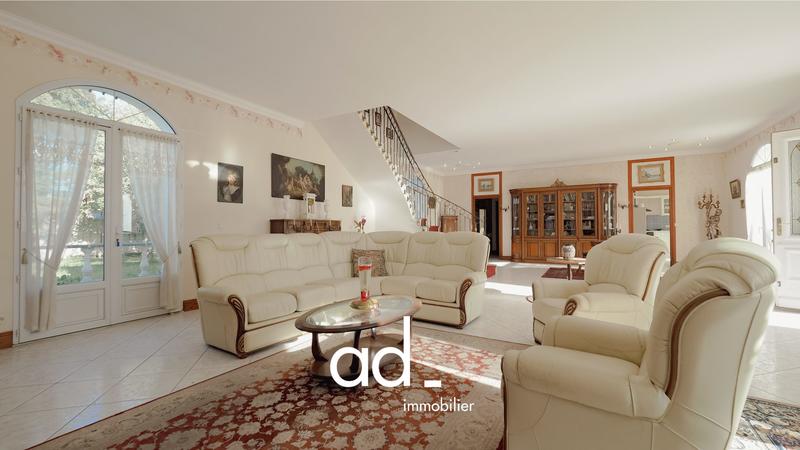 Maison - 210 m² - 5 pièces