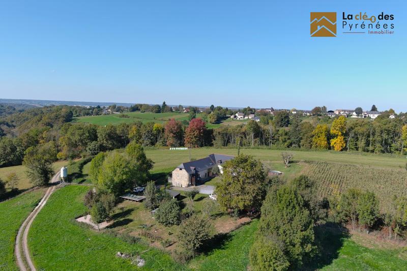 Maison traditionnelle - 310 m² - 10 pièces