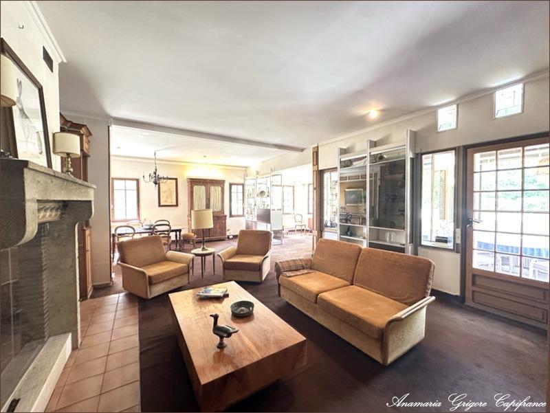 Maison - 393 m² - 11 pièces