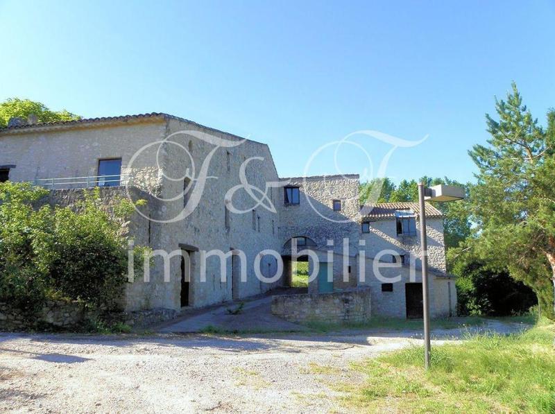 Propriété - 3 000 m²