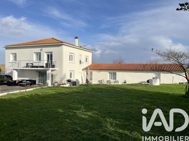 Maison - 206 m² - 7 pièces