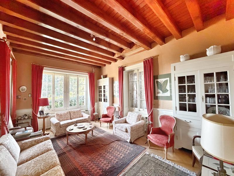 Maison - 236 m² - 8 pièces