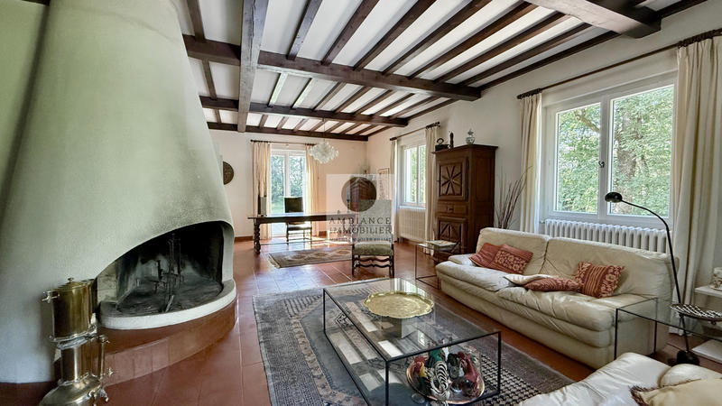 Maison - 230 m² - 9 pièces