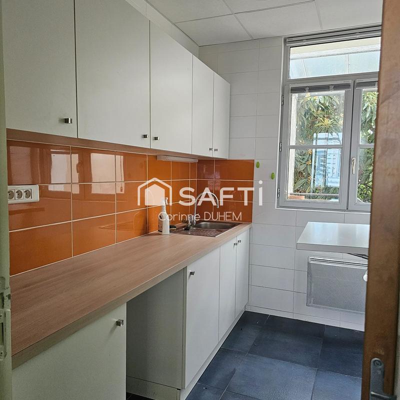 Local commercial - 200 m² - 10 pièces