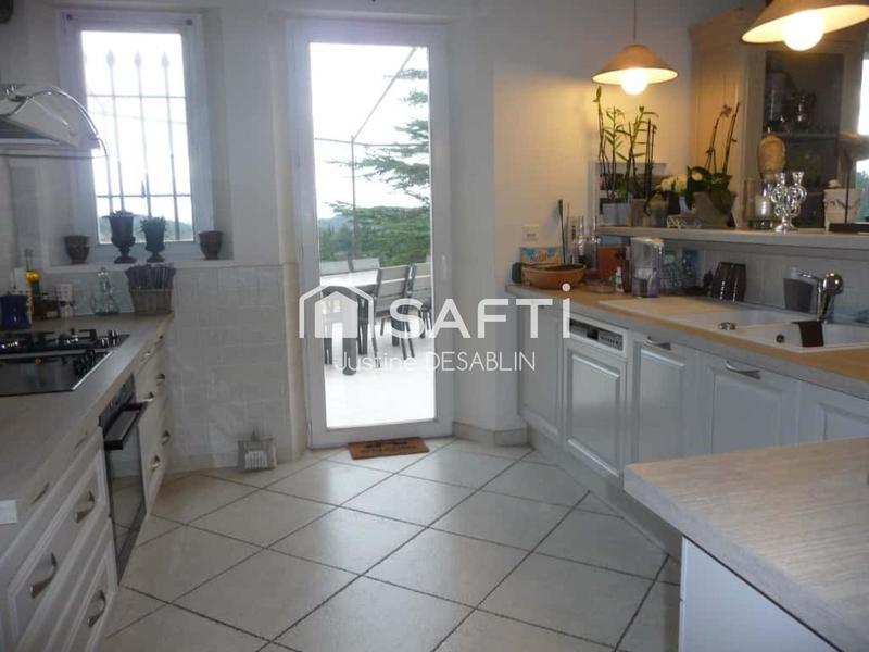 Maison - 195 m² - 6 pièces