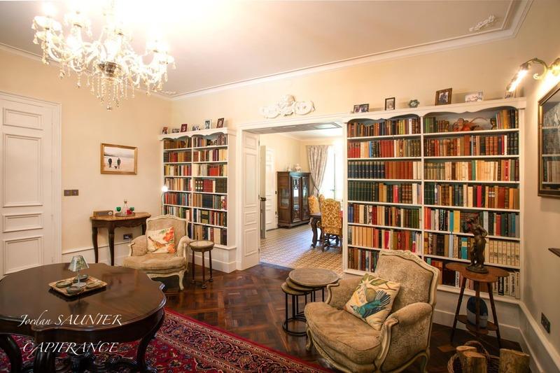 Demeure - 393 m² - 14 pièces