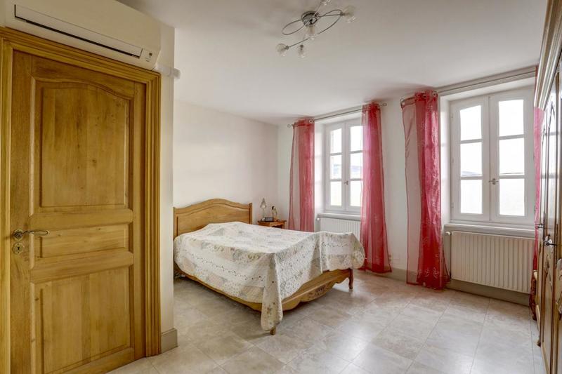 Maison - 276 m² - 6 pièces