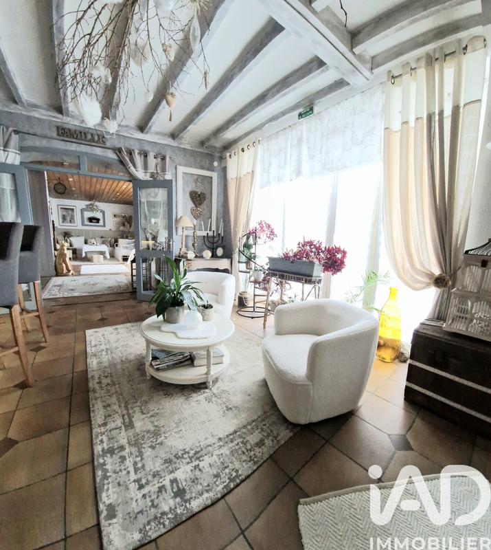 Maison - 1 300 m² - 20 pièces