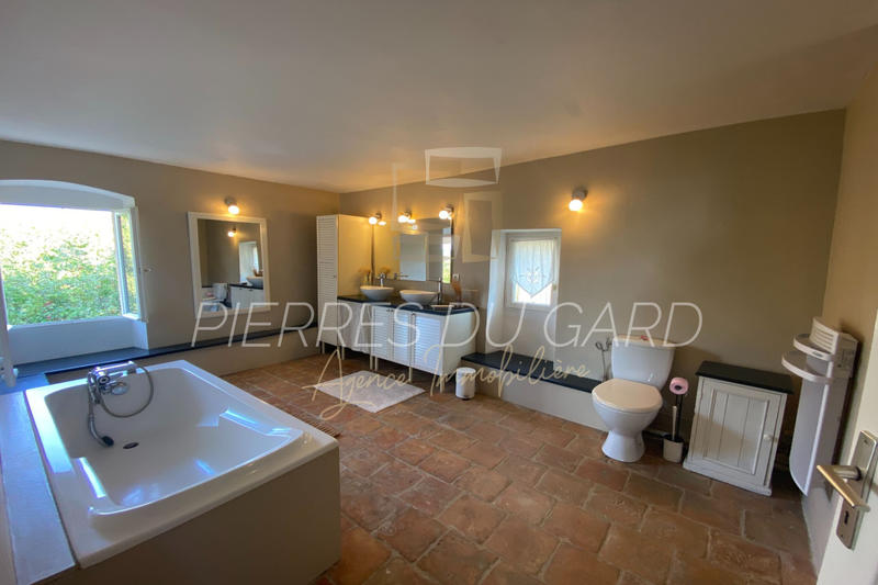 Maison en pierre - 228 m² - 8 pièces