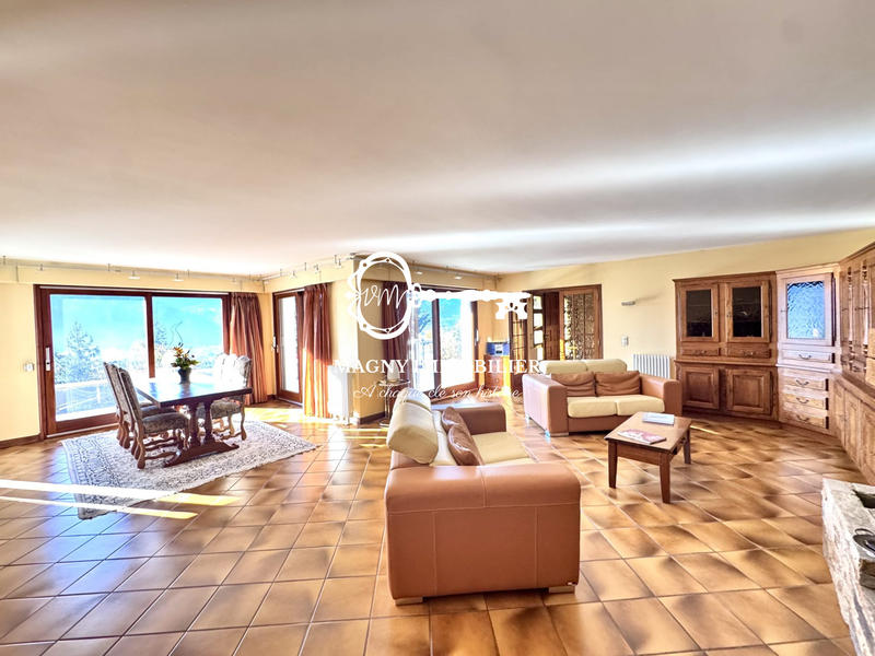 Maison - 280 m² - 10 pièces