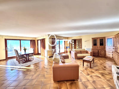 Maison - 280 m² - 10 pièces