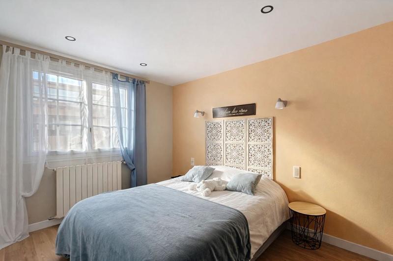 Maison - 318 m² - 11 pièces