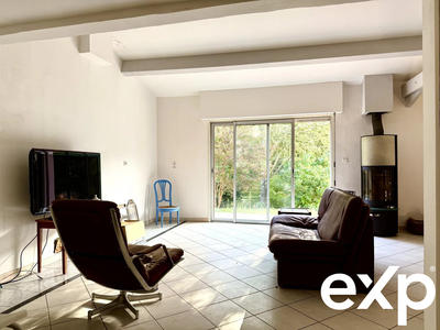 Maison - 230 m² - 8 pièces