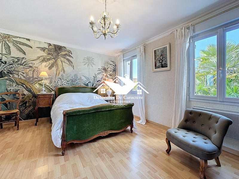 Maison - 215 m² - 7 pièces