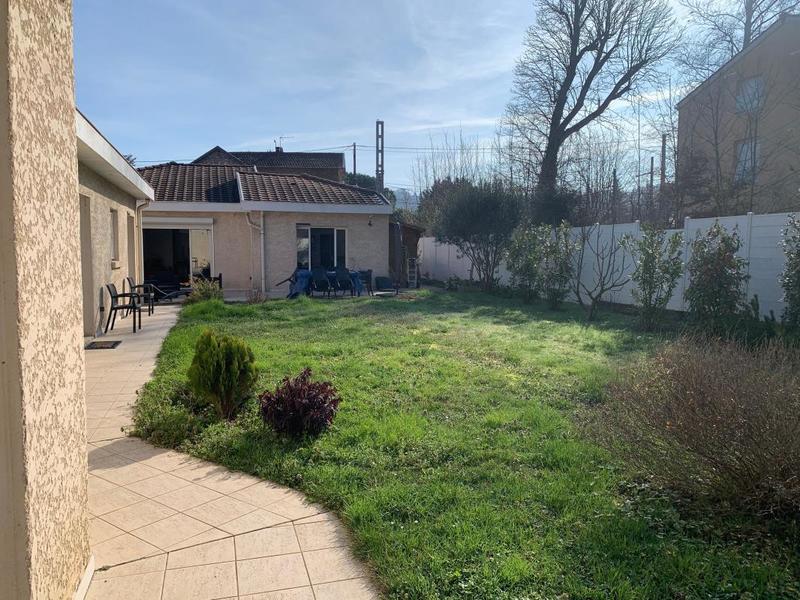 Maison - 245 m² - 8 pièces