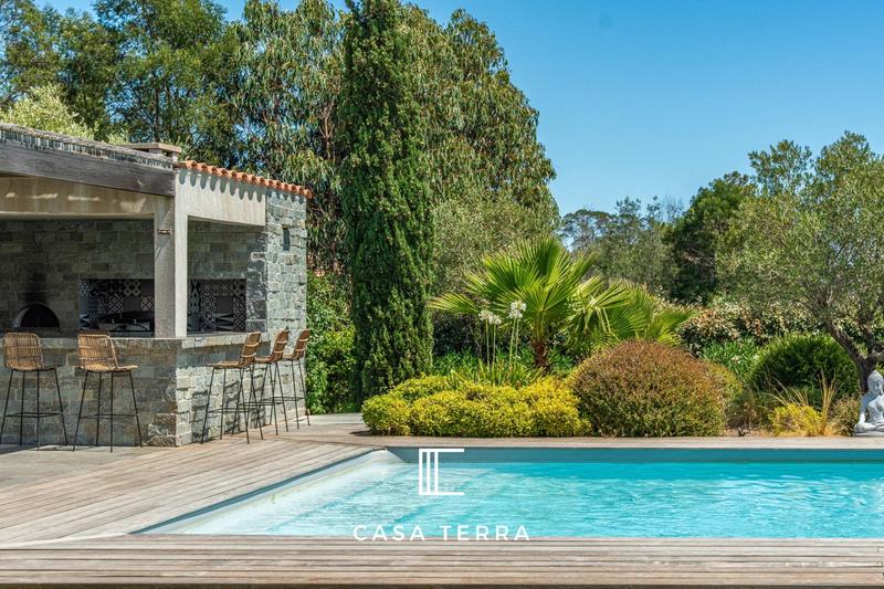 Villa - 250 m² - 9 pièces