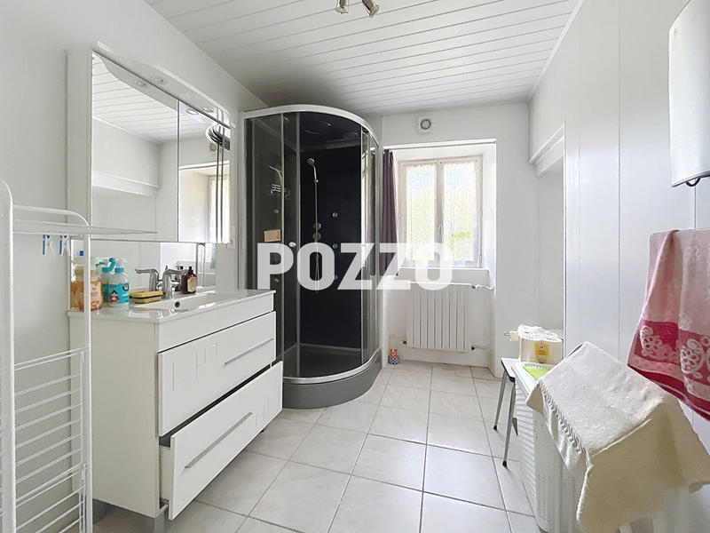Maison - 180 m² - 8 pièces