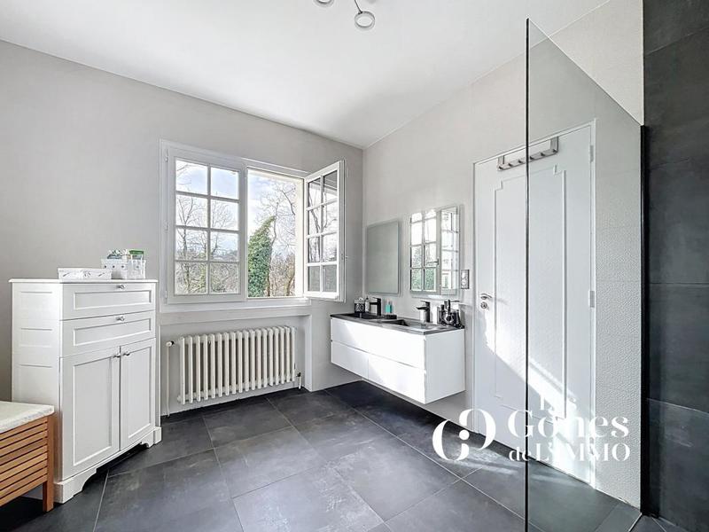 Propriété - 340 m² - 7 pièces